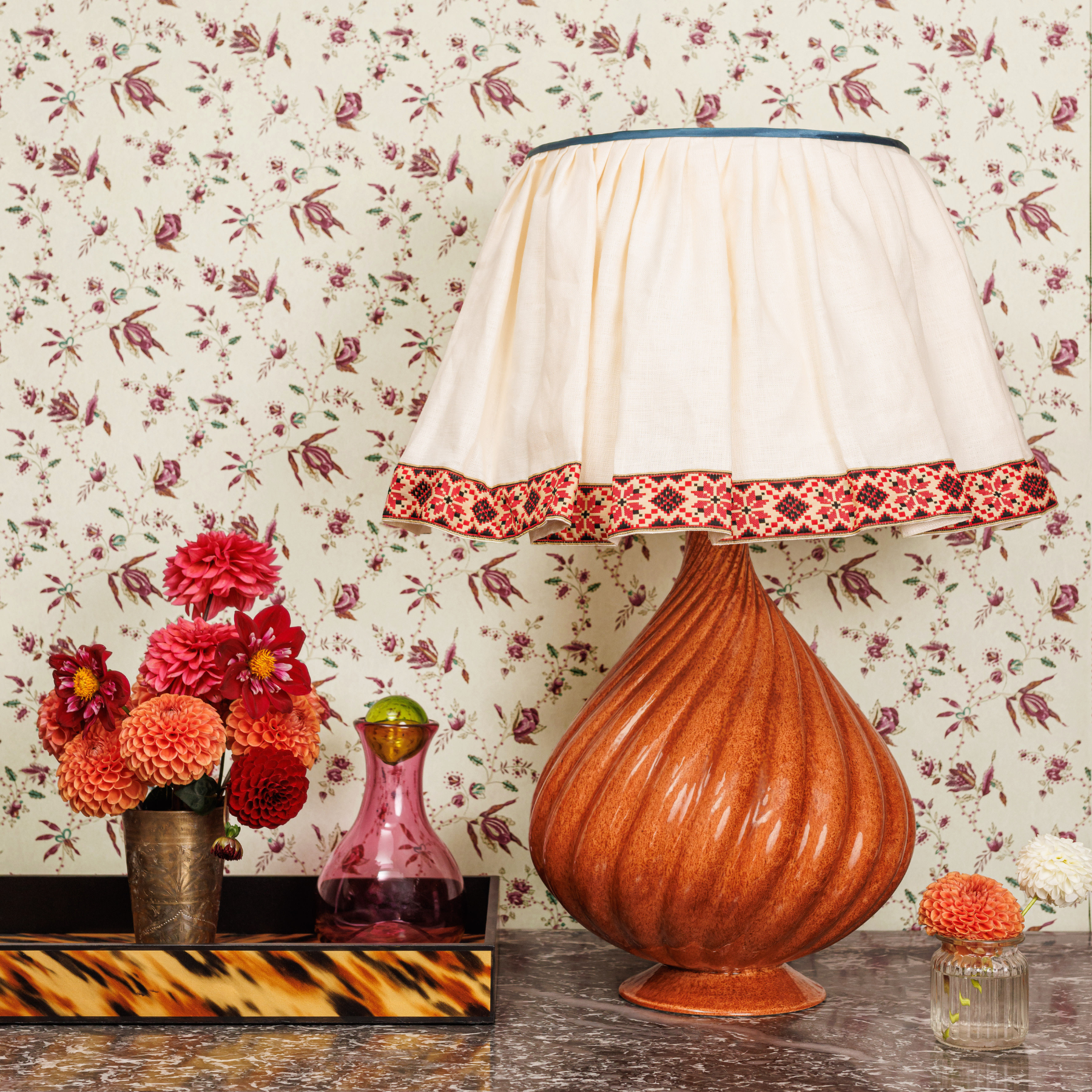 Garlic Lamp in Amber